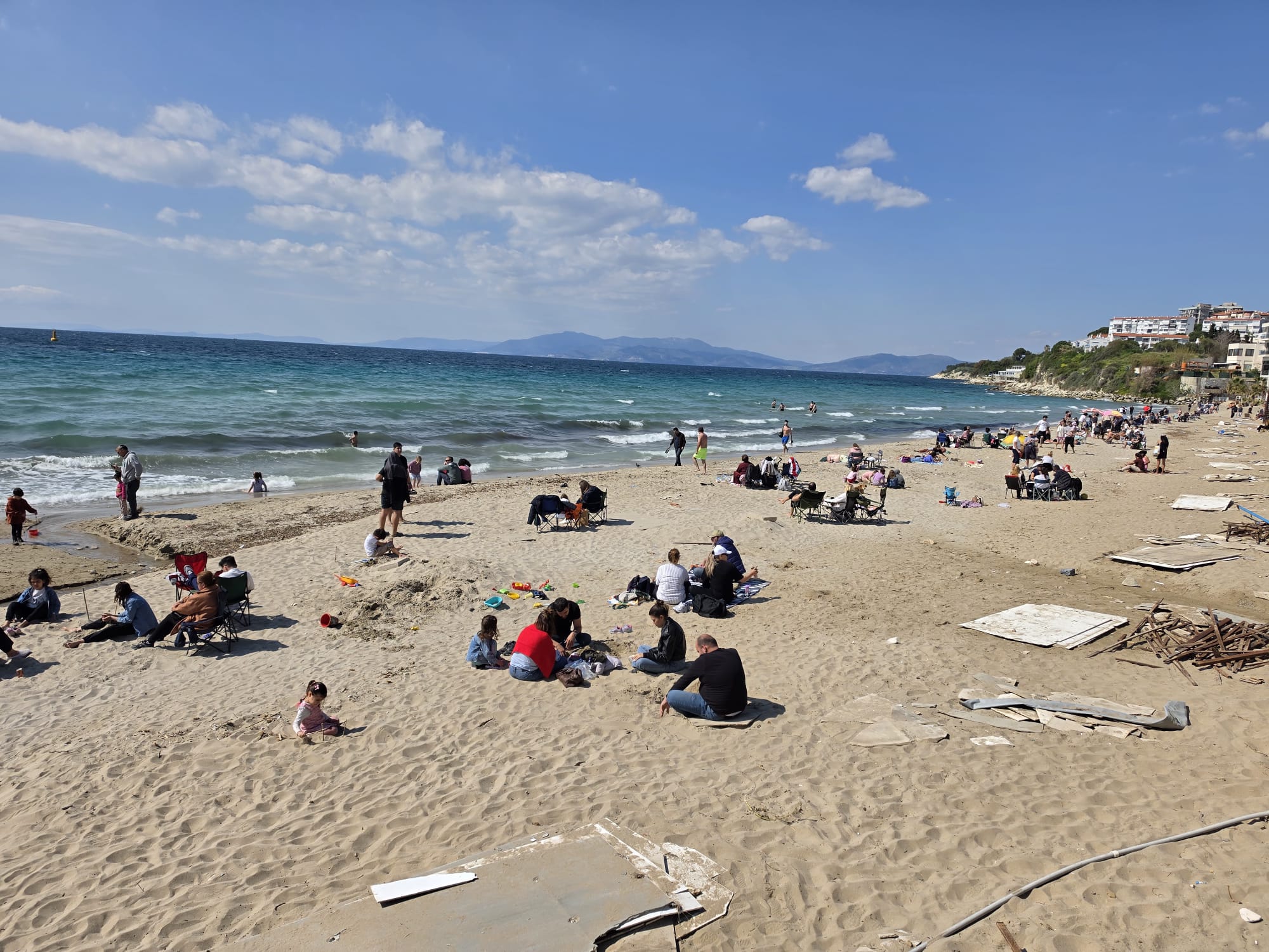 Kuşadası’nda Yazdan Kalma Hafta Sonu: Kadınlar Denizi’nde Sezon Erken Başladı