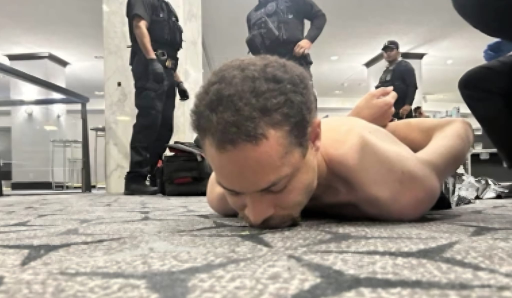 FLAŞ: Washington Hilton’da Dehşet Anları! Trump Suikast Girişiminden Son Anda Kurtarıldı