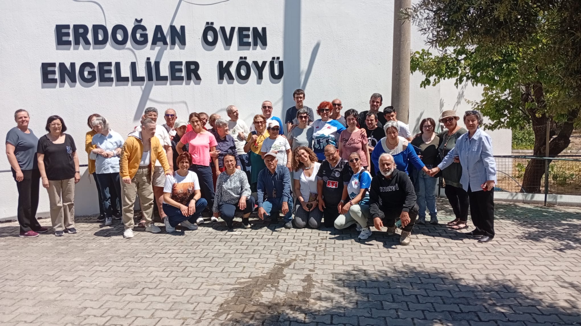 Kuşadası’nda engeller sevgiyle aşıldı