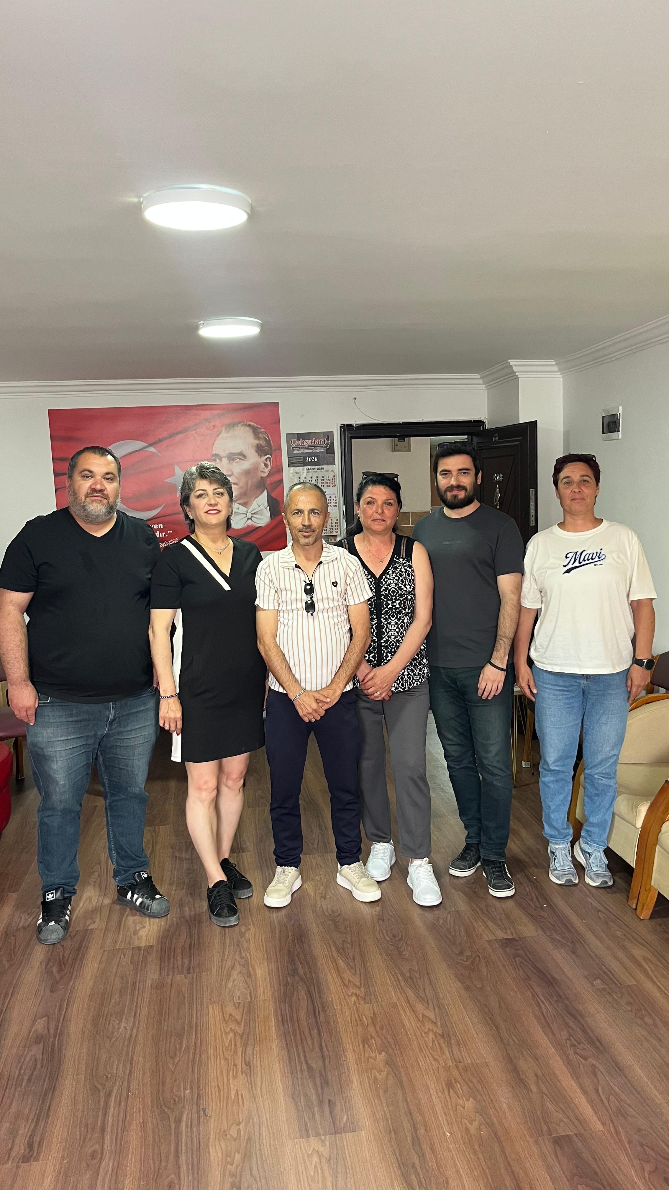 KUŞADASI GAZETECİLER DERNEĞİ’NDE MESUT YANAR GÜVEN TAZELEDİ: YENİ YÖNETİM BELLİ OLDU