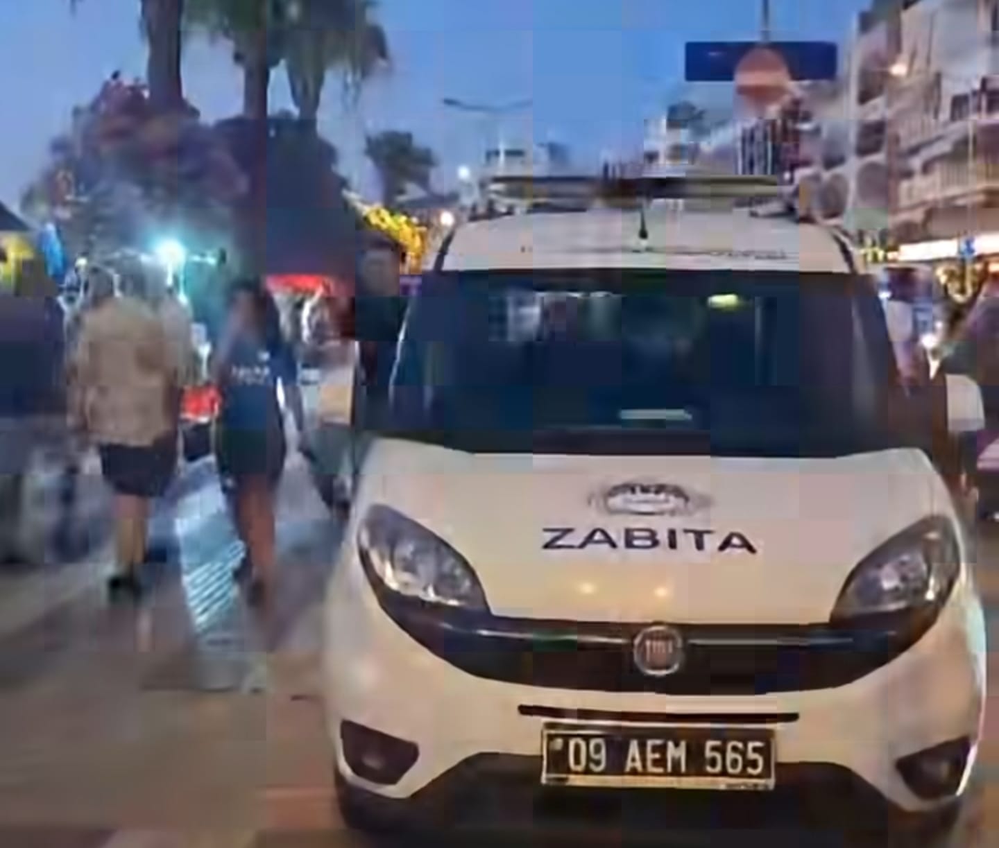 Kuşadası’nda Zabıta Personeline Dilenci Saldırısı