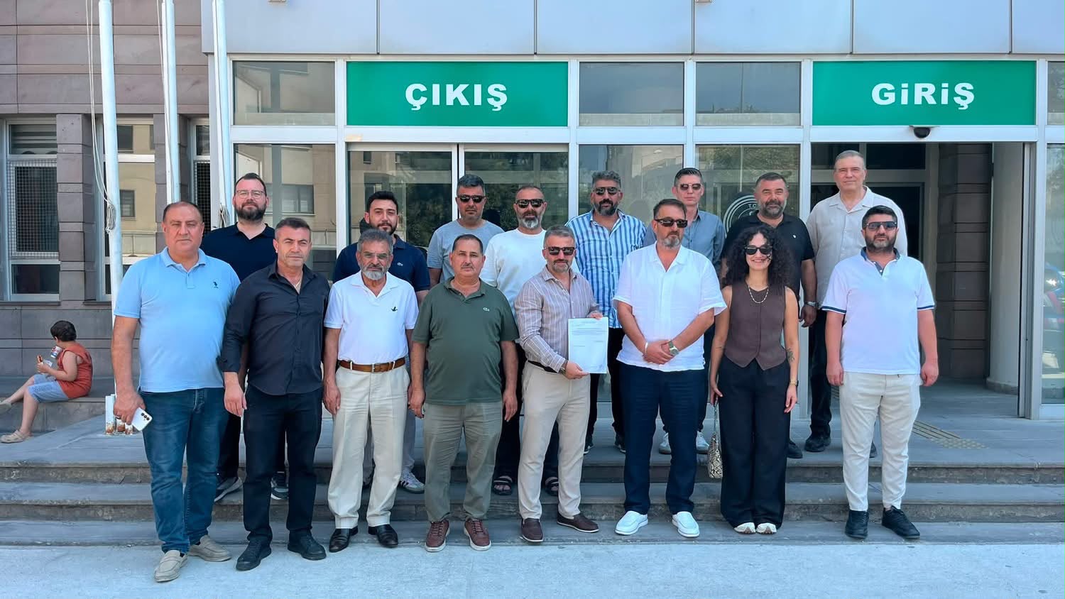 MHP Kuşadası'nda Yeni Dönem: Burakhan Taşdemir Mazbatasını Alarak Göreve Başladı