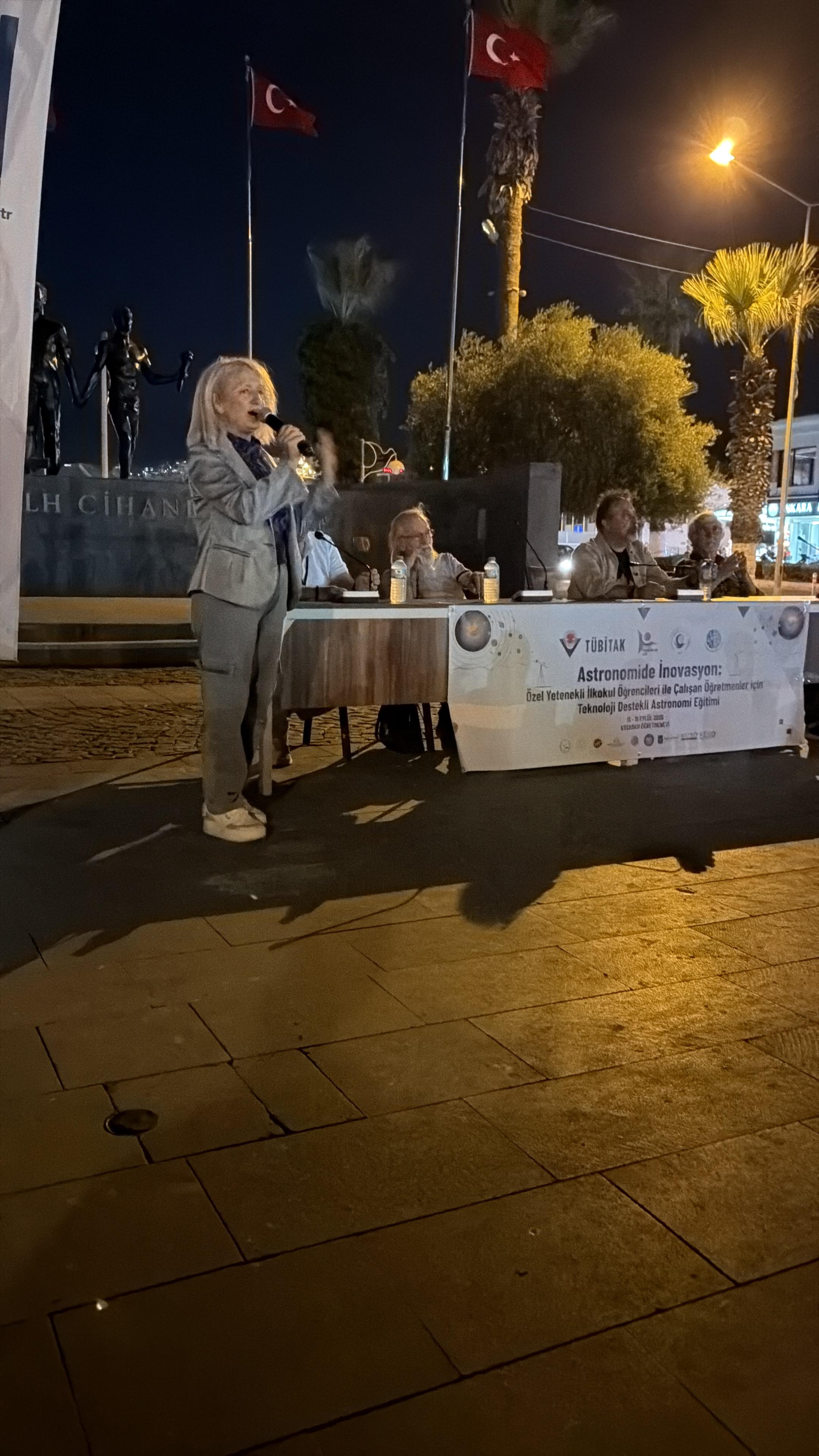 GÖKYÜZÜNÜN KAPILARI KUŞADASI'NDA ARALANDI: TÜBİTAK DESTEKLİ DEV GÖZLEM ETKİNLİĞİNE YÜZLERCE KİŞİ AKIN ETTİ!