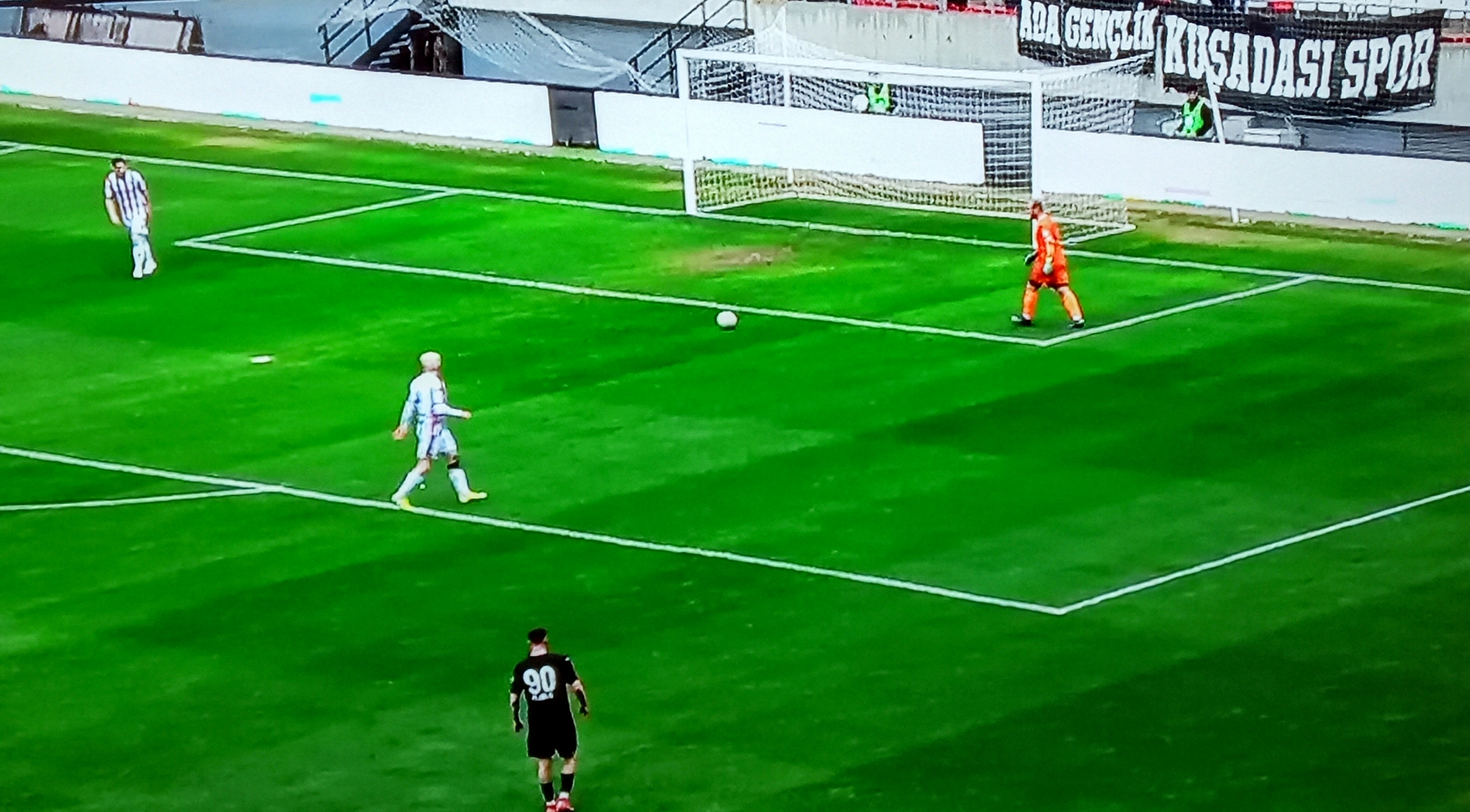 Kuşadasıspor, Karşıyaka Deplasmanında 5-1'lik Ağır Yenilgi Aldı