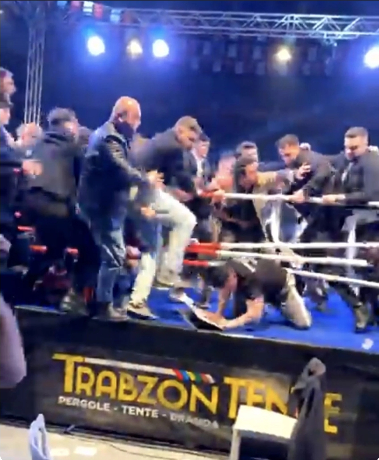 Trabzon’da Ring Karıştı: Türk ve Rus Boksörlerin Maçında Arbede!