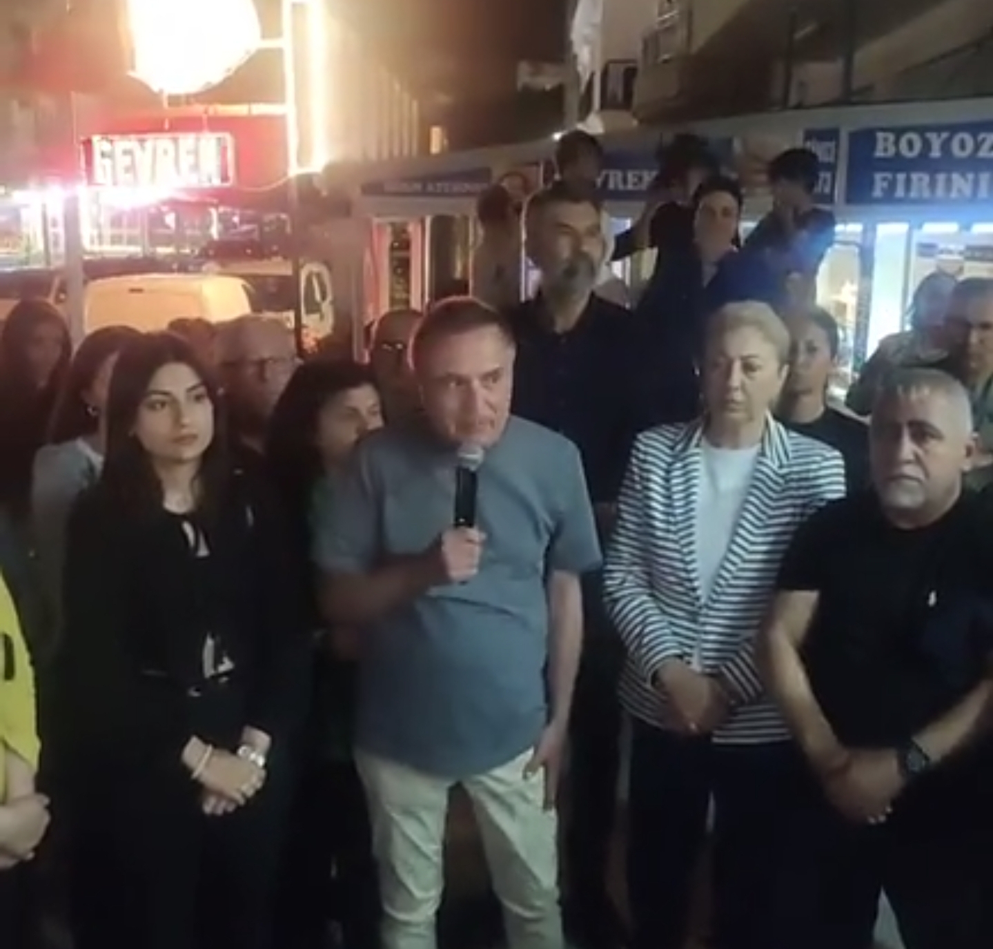 ​4,5 SAAT ARAYLA KUŞADASI’NDA SİYASİ DEPREM: GÜRBİLEK “HADİ ORADAN” DEDİ, KILIÇDAROĞLU GERİ DÖNDÜ!