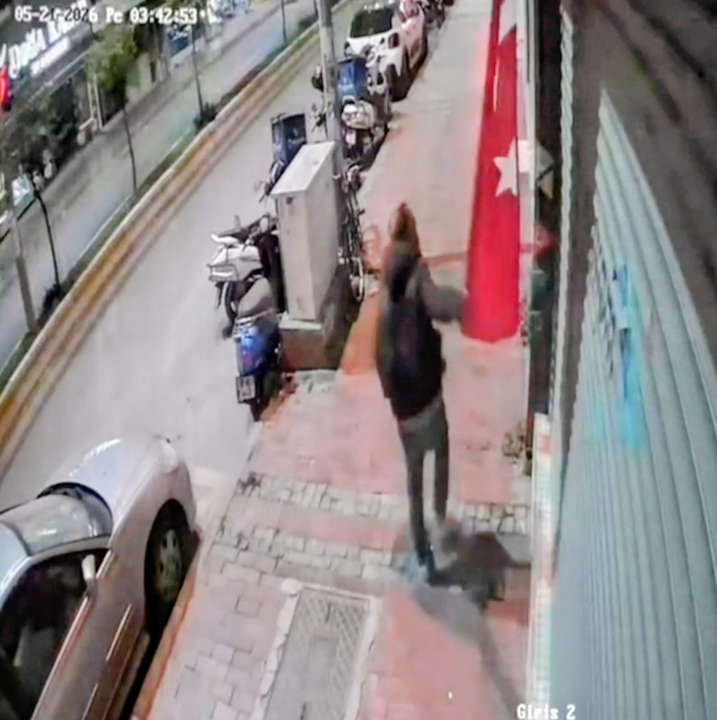 ​KUŞADASI'NDA ŞANLI BAYRAĞIMIZA ÇİRKİN SALDIRI: ŞİDDETLE KINATIYORUZ!