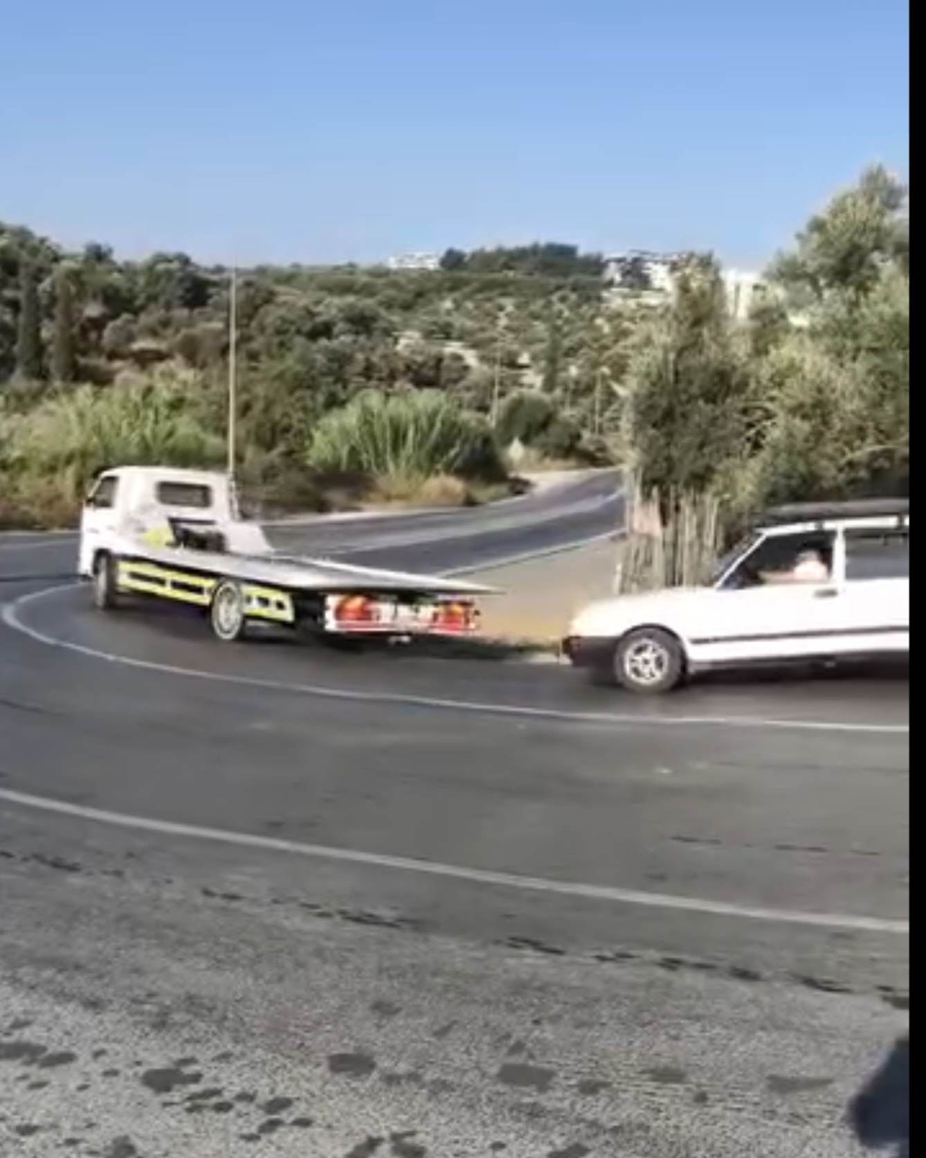 Kuşadası Girişinde Tehlikeli Kot Farkı İsyanı: Sürücüler Virajda Can Güvenliği İstiyor!