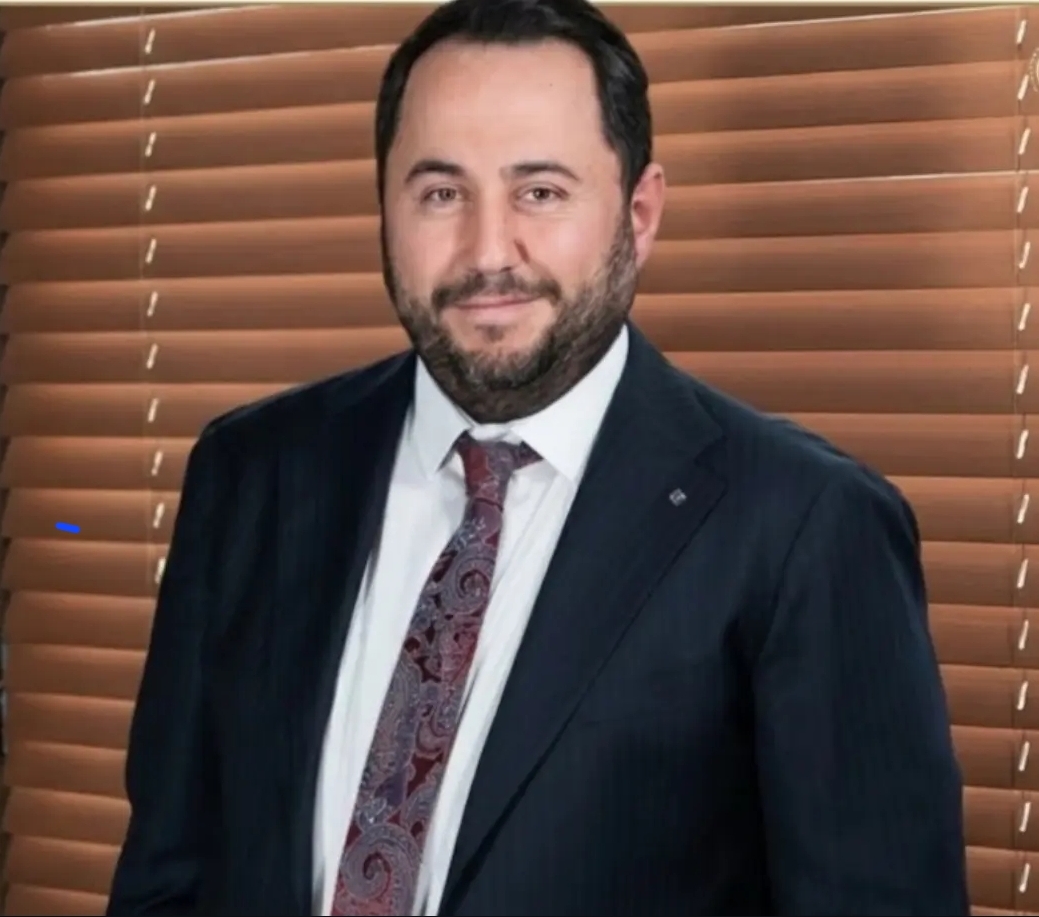 Kuşadası’ndaki Yangın Ziyareti Tartışma Yarattı: Anıl Metin Oto'dan 'Çaresizlik' Vurgusu