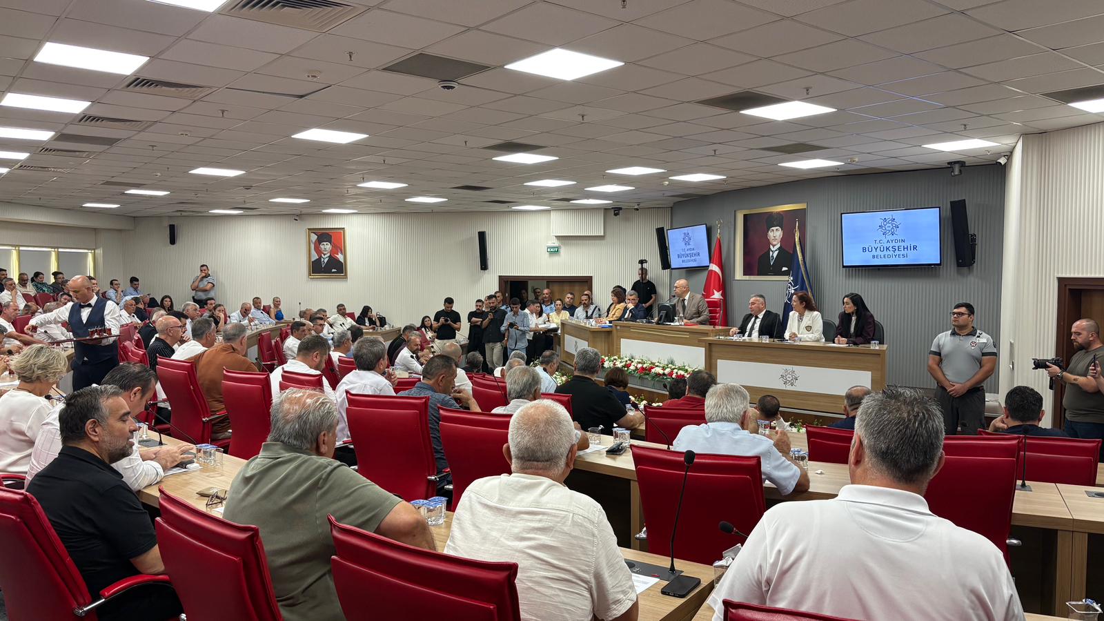 Aydın Büyükşehir Meclisi'nde sinek gerginliği! Kaya: 