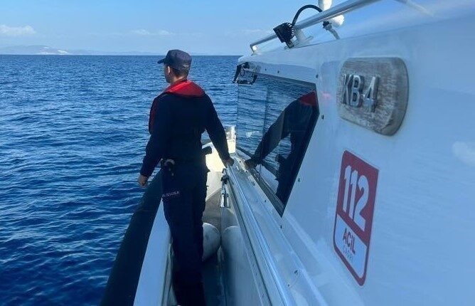 Kuşadası'nda Sahil Güvenlik 1 kişiyi kurtardı