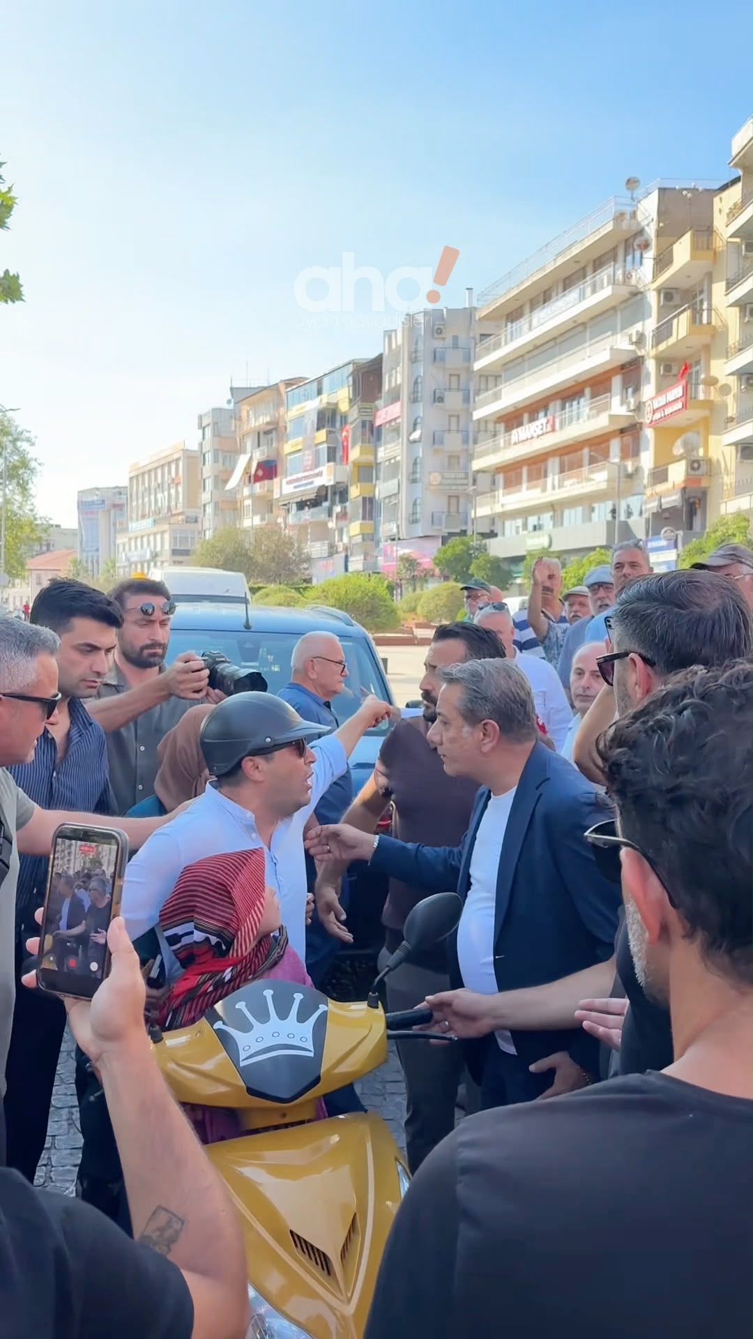 Aydın'da ilk Yeni Parti gerginliği: Vatandaşla aralarında tansiyon yükseldi
