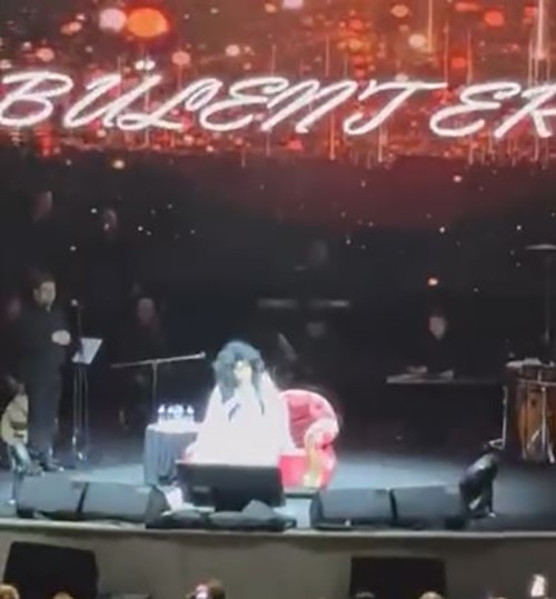 Bülent Ersoy'un Kuşadası konserinde gergin anlar!