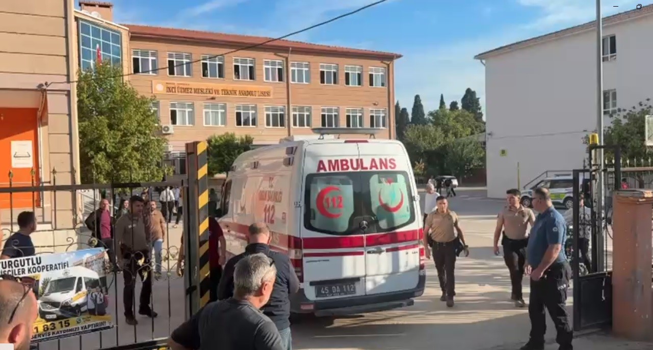 Manisa'da silahlı saldırı: Lise öğrencileri yaralandı!