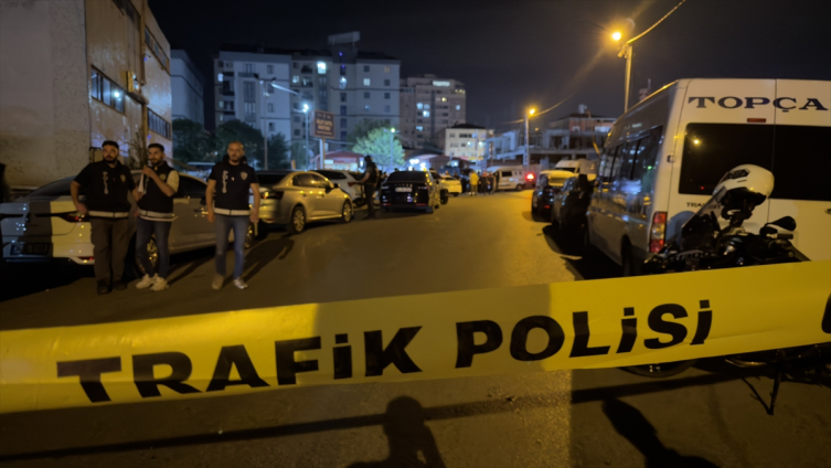 İSTANBUL’DA GECE YARISI NEFES KESEN OPERASYON: SULTANBEYLİ’NDE ÇATIŞMA!