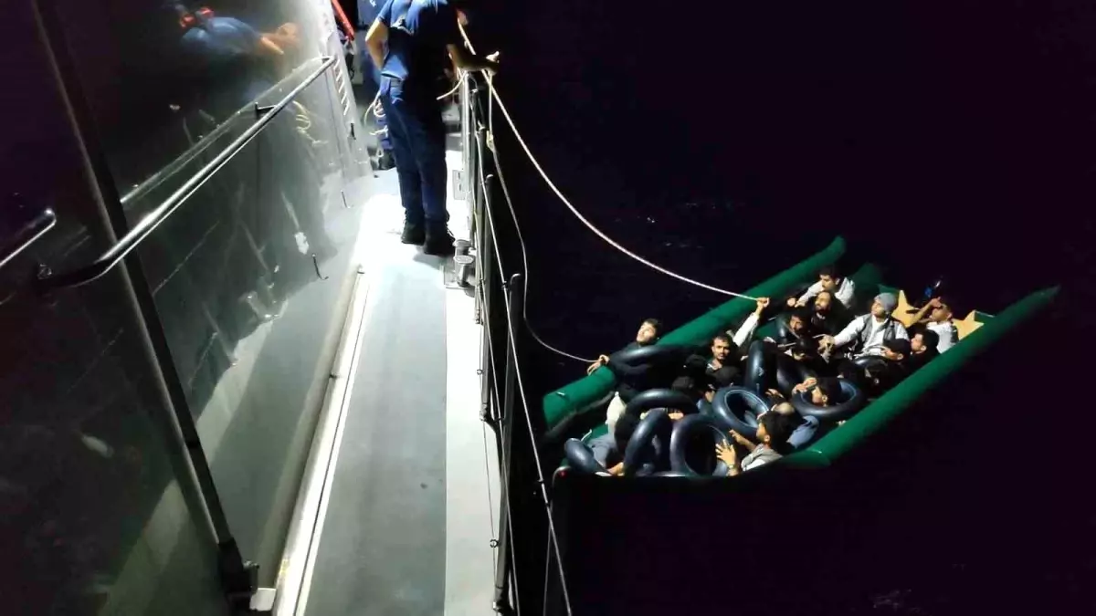 Kuşadası Açıklarında Umuda Yolculuk Yarıda Kaldı: 24 Düzensiz Göçmen Yakalandı