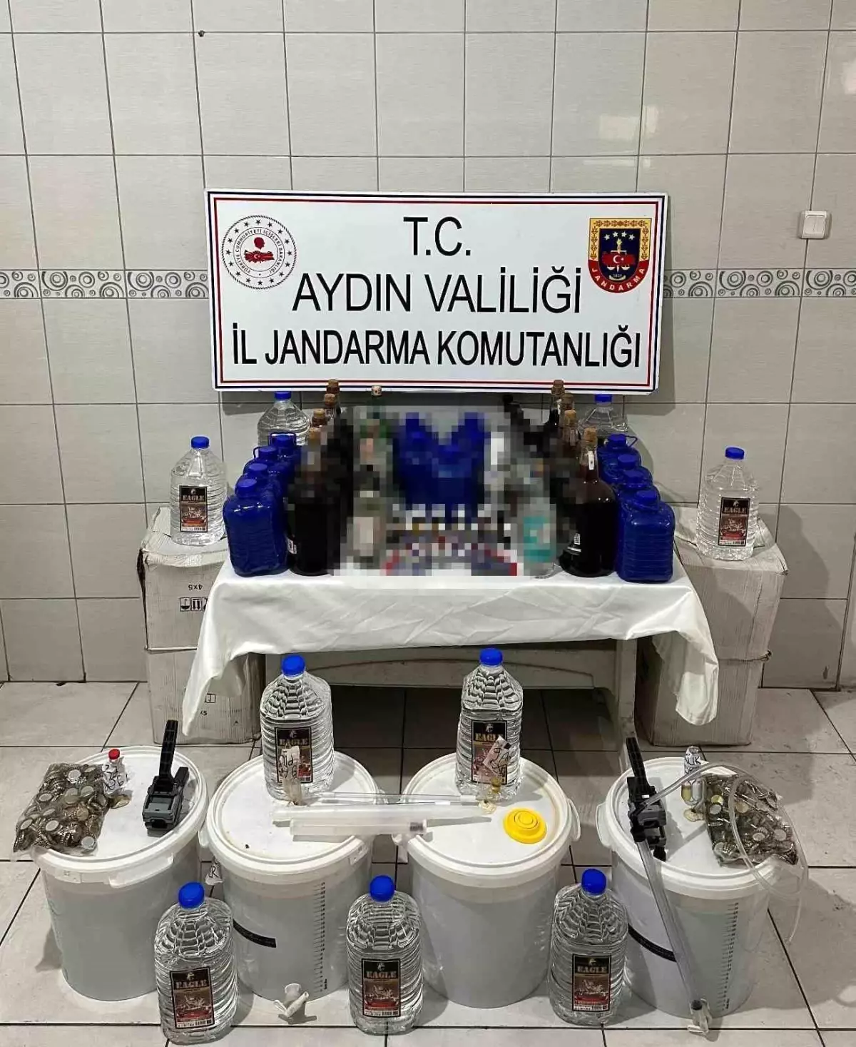 Jandarmadan Sahte Alkole Büyük Darbe: Litrelerce Kaçak Ürün Ele Geçirildi
