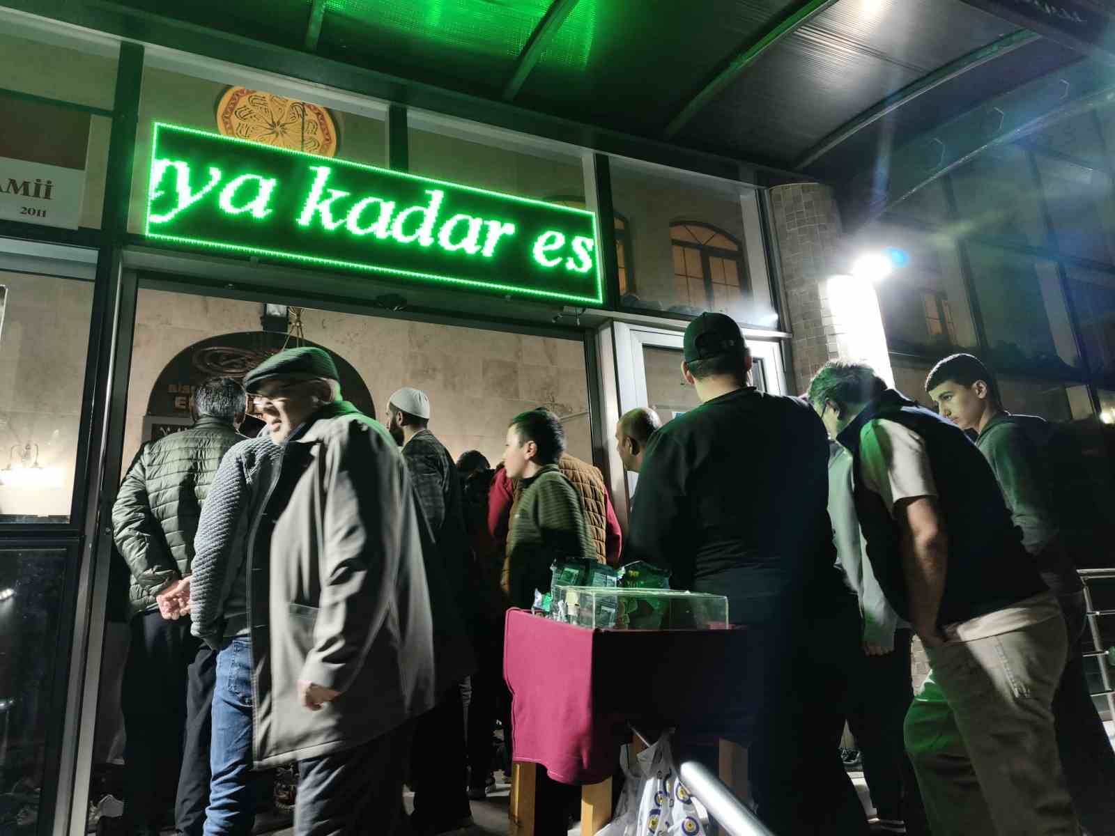 Aydın’da Kadir Gecesi’nde camiler doldu taştı