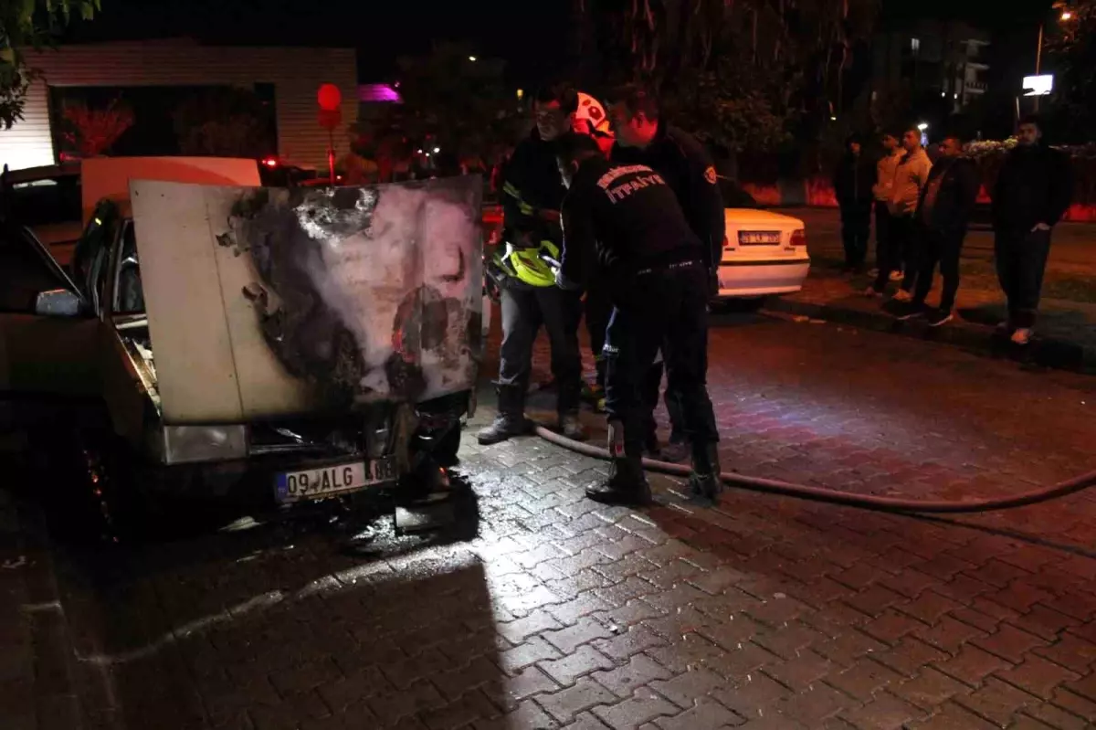 Aydın'da Park Halindeki Araç Yandı