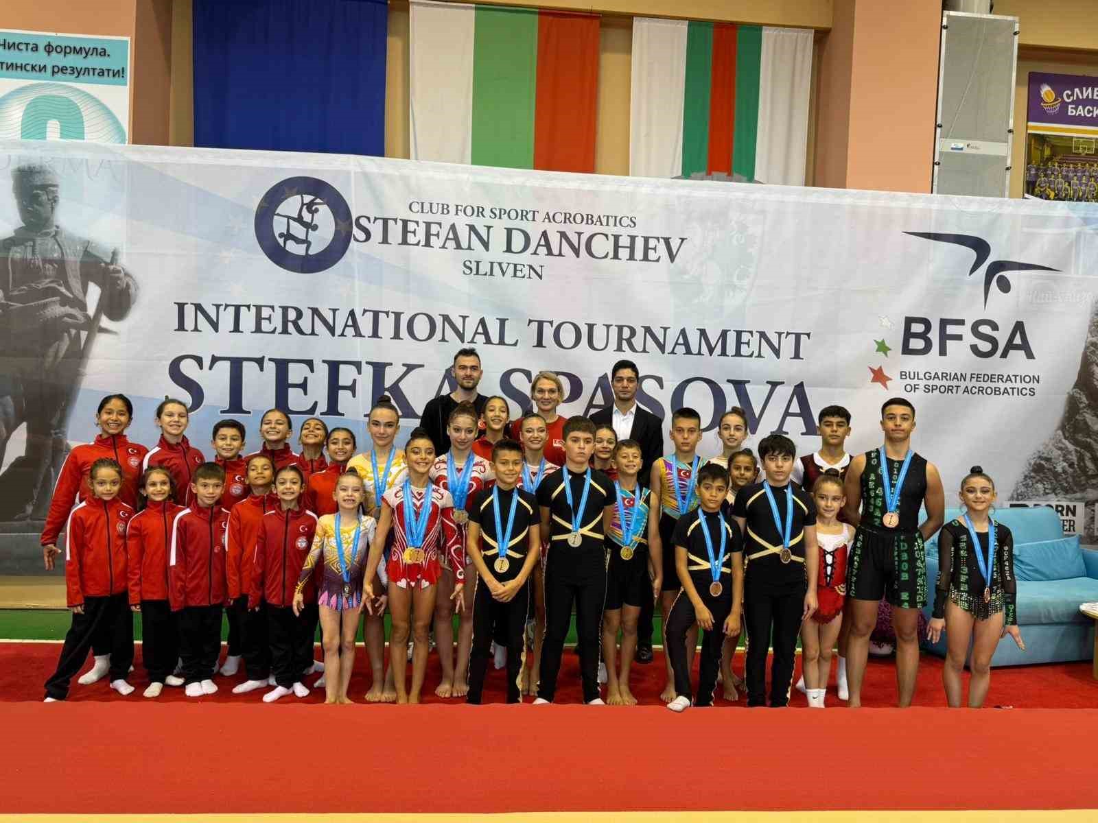 Aydınlı sporcular Bulgaristan’dan madalya ile döndü