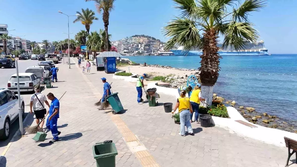 Aydın Büyükşehir Elini Kuşadası’ndan Çekmiyor: Temizlikte de Büyükşehir Farkı