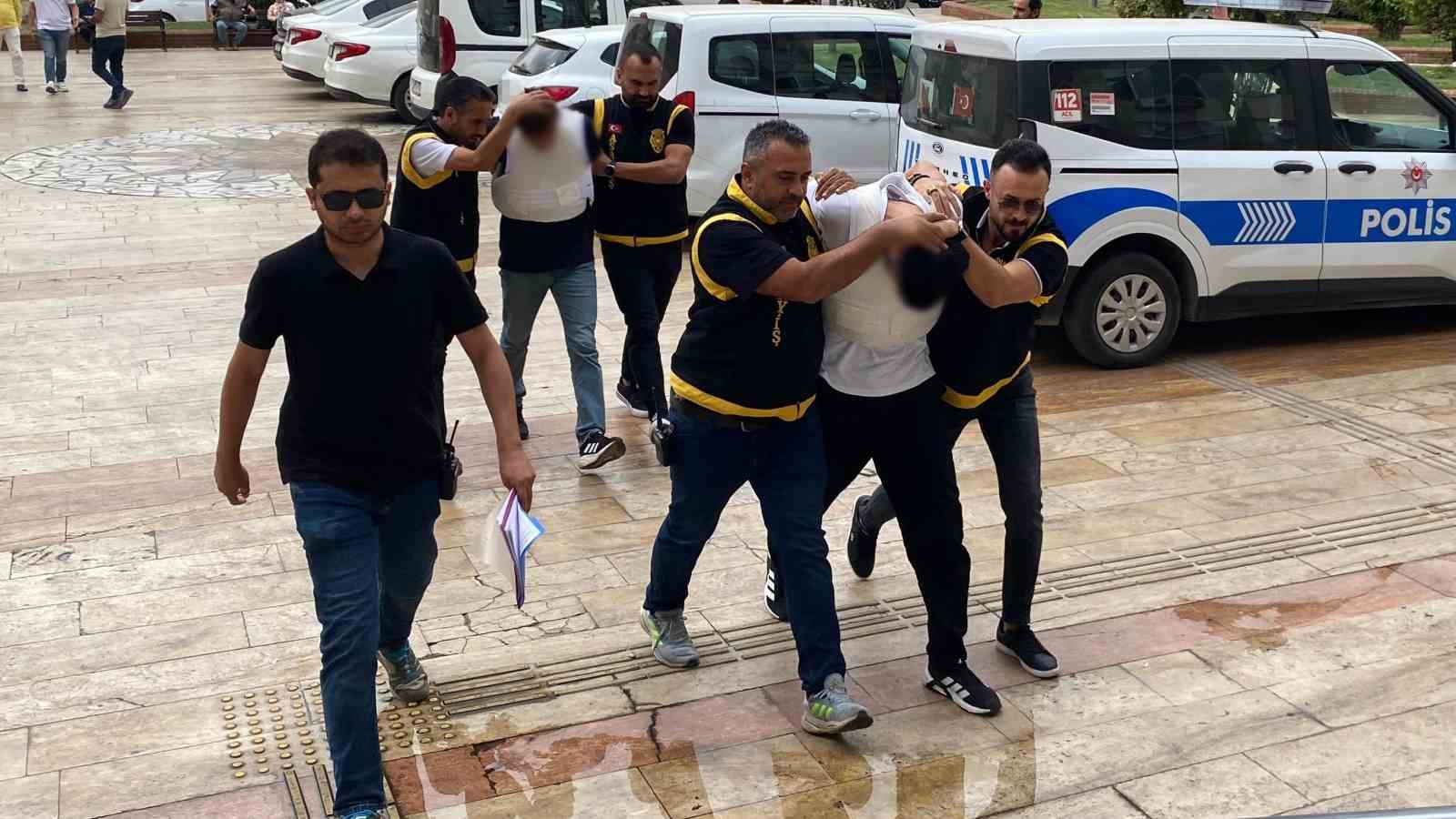 Çelik yelek ile adliyeye sevk edilen şüphelilerden biri tutuklandı