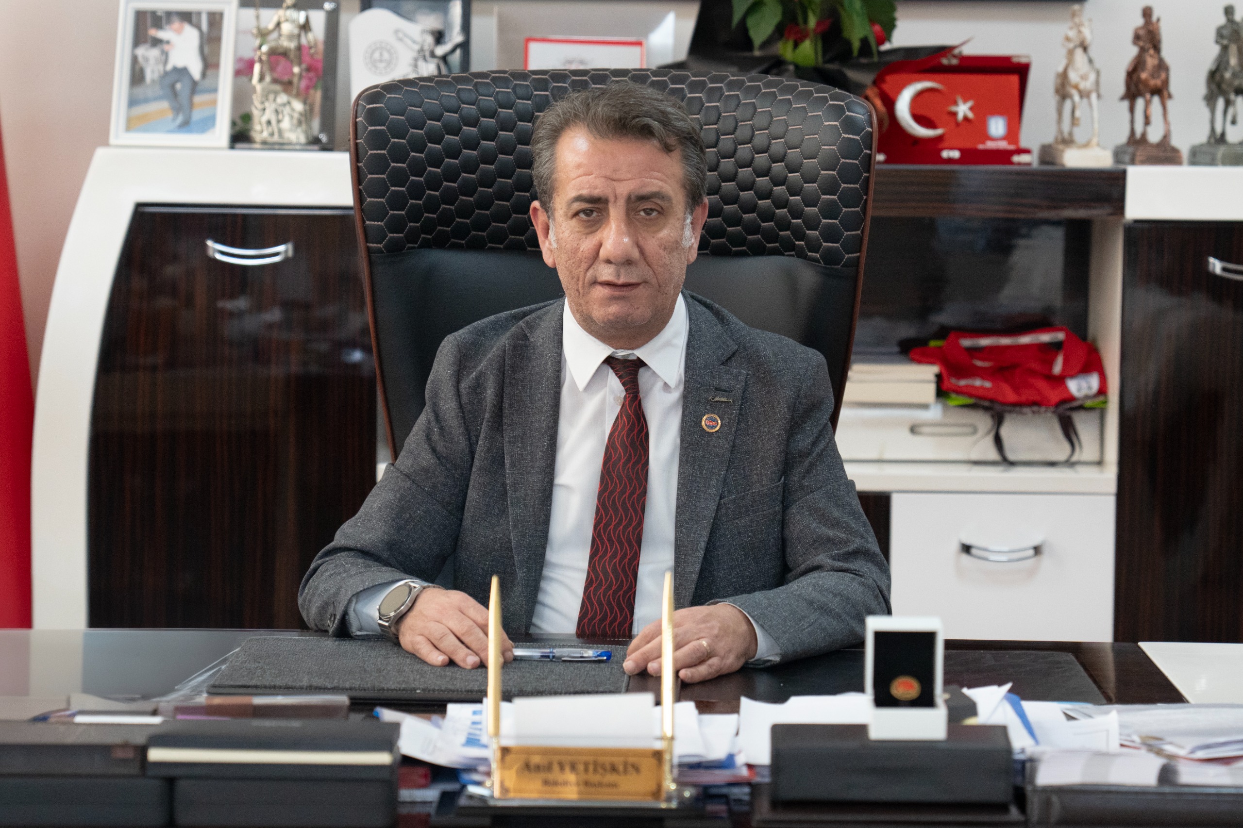 Efeler Belediye Başkanı Anıl Yetişkin CHP'den İstifa Ederek YENİ Parti'ye Katıldı