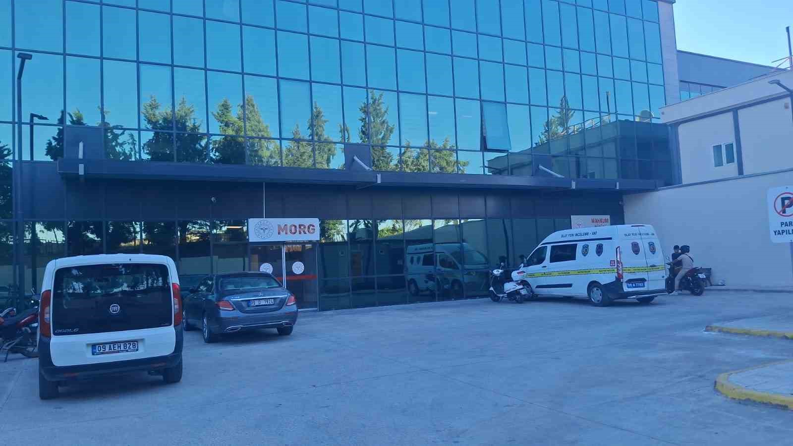 Didim’de göçmen botundan denize düşen anne ve çocuğu hayatını kaybetti