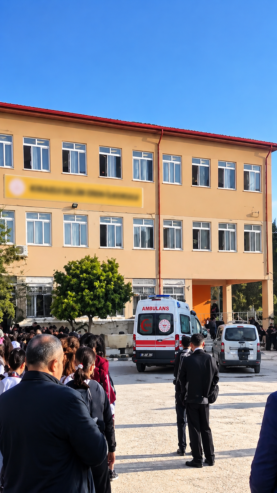 MANİSA'DA LİSEYE SİLAHLI SALDIRI: 4 ÖĞRENCİ YARALANDI
