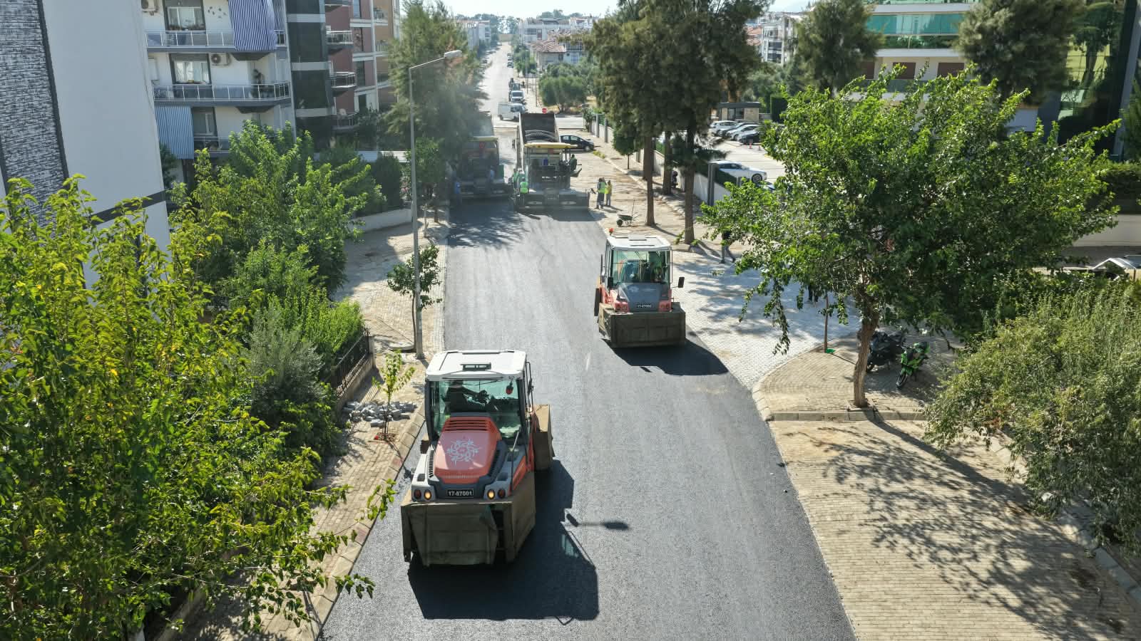 AYDIN’DA ULAŞIM YATIRIMLARINA DEVAM: EFELER’İN ÖNEMLİ ARTERLERİNDEN DEDEKUYUSU CADDESİ YENİLENİYOR