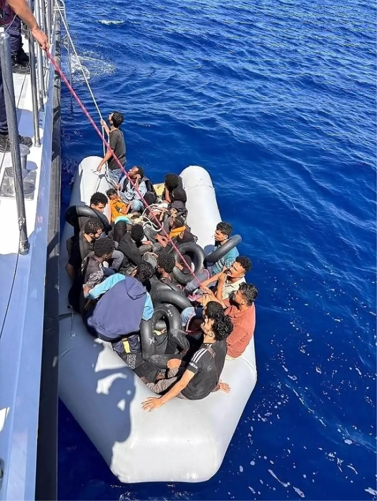 Kuşadası'nda 22 Düzensiz Göçmen Kurtarıldı