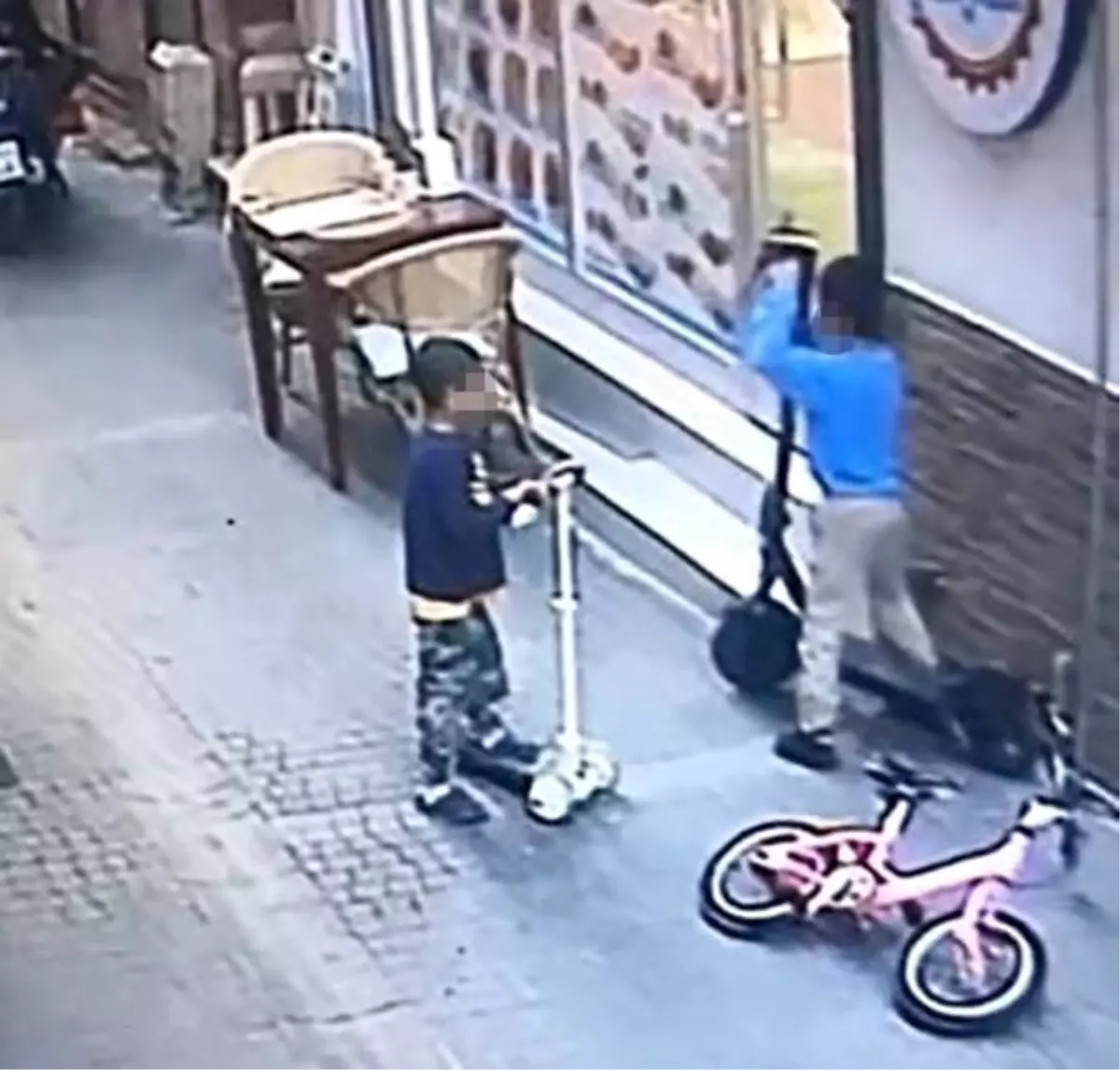 Kuşadası'nda İki Çocuğun Scooter Hırsızlığı