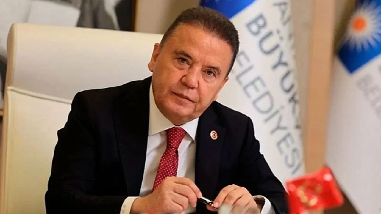 Antalya Büyükşehir Belediye Başkanı Muhittin Böcek Hastaneye Kaldırıldı: Resmi Açıklama Bekleniyor