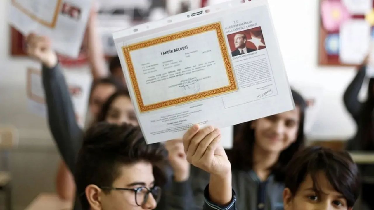 Aydın'da Minik Eller Karne Heyecanı Yaşıyor!