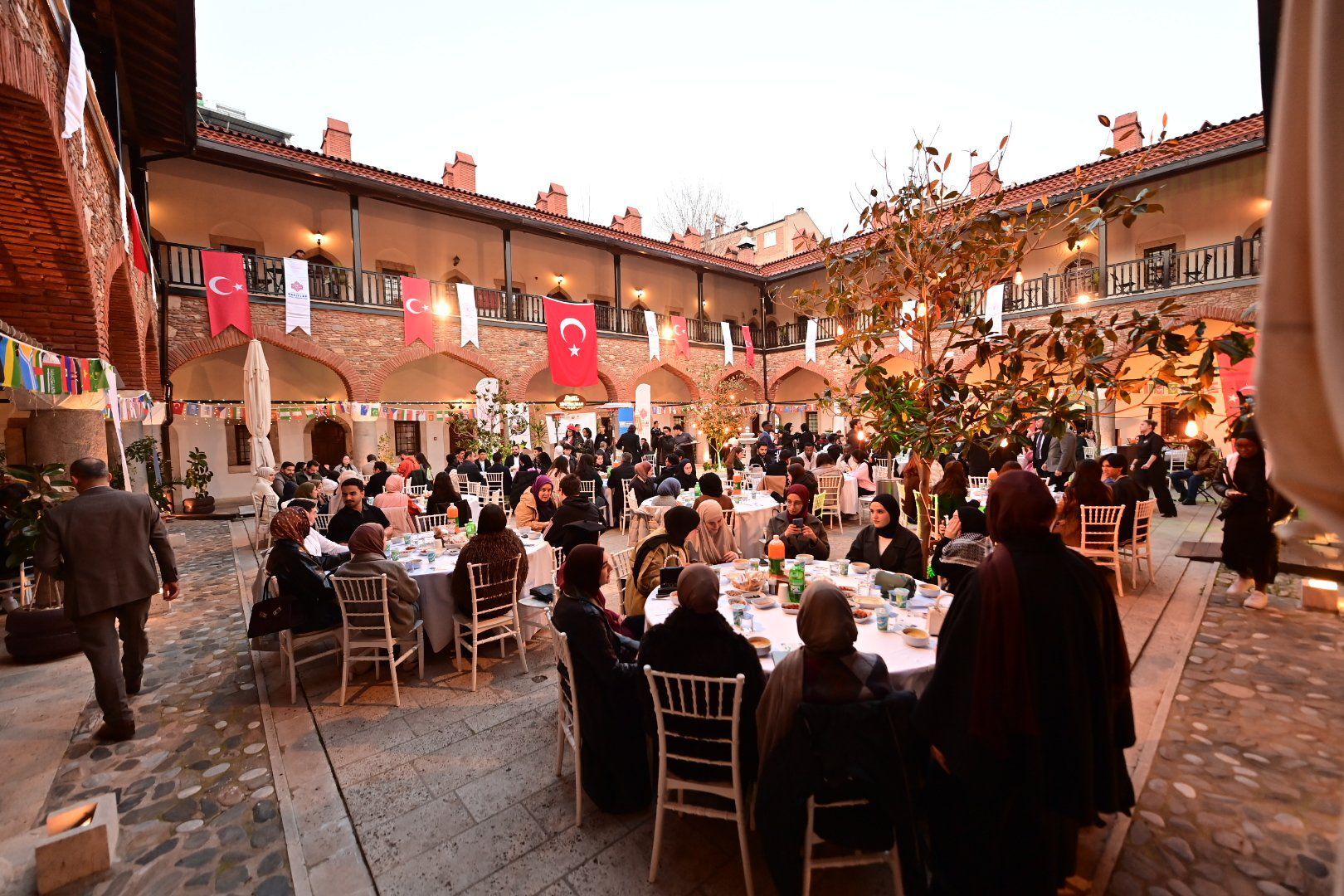 30 Ülkeden 250 Öğrenci Aydın’da İftarda Buluştu