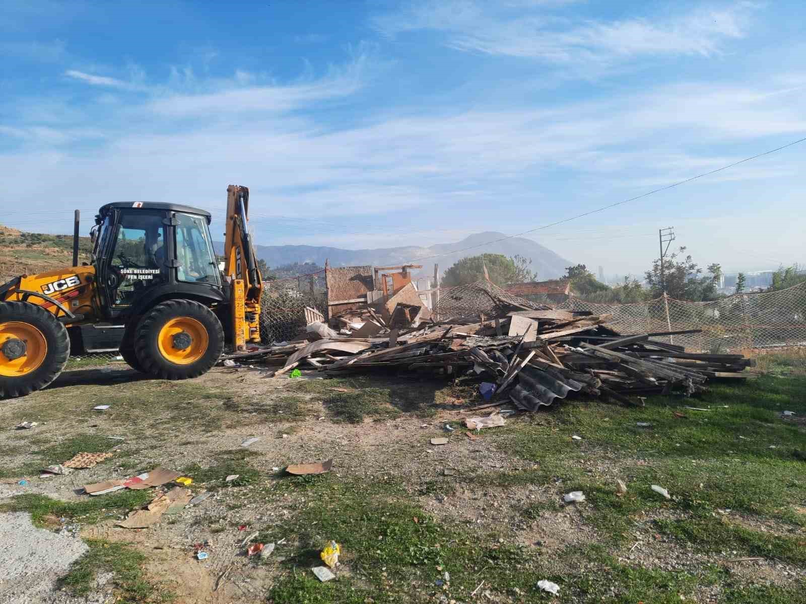 Söke Belediyesi’nden kaçak keçi ağıllarına müdahale