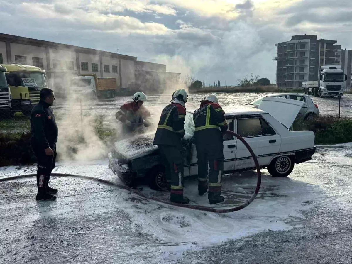 Söke'de otomobil alevlere teslim oldu