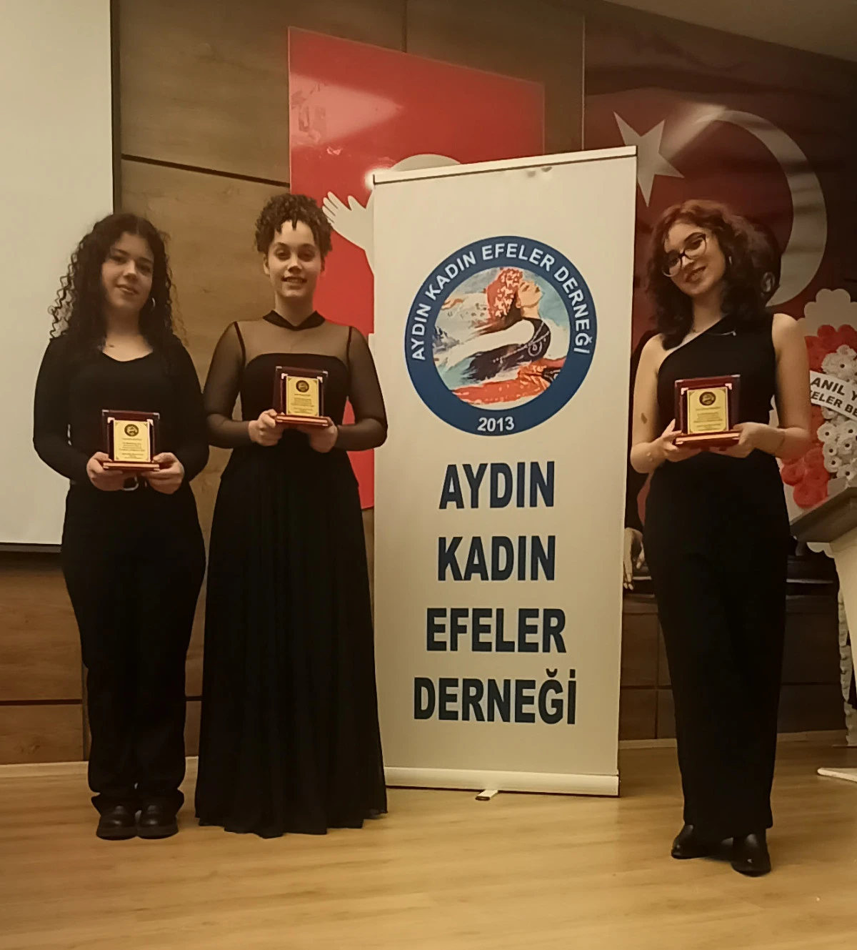 ÜÇ GENÇ KADINDAN UMUDA KONSER: BİR NOTA, BİR BURS, BİR GELECEK