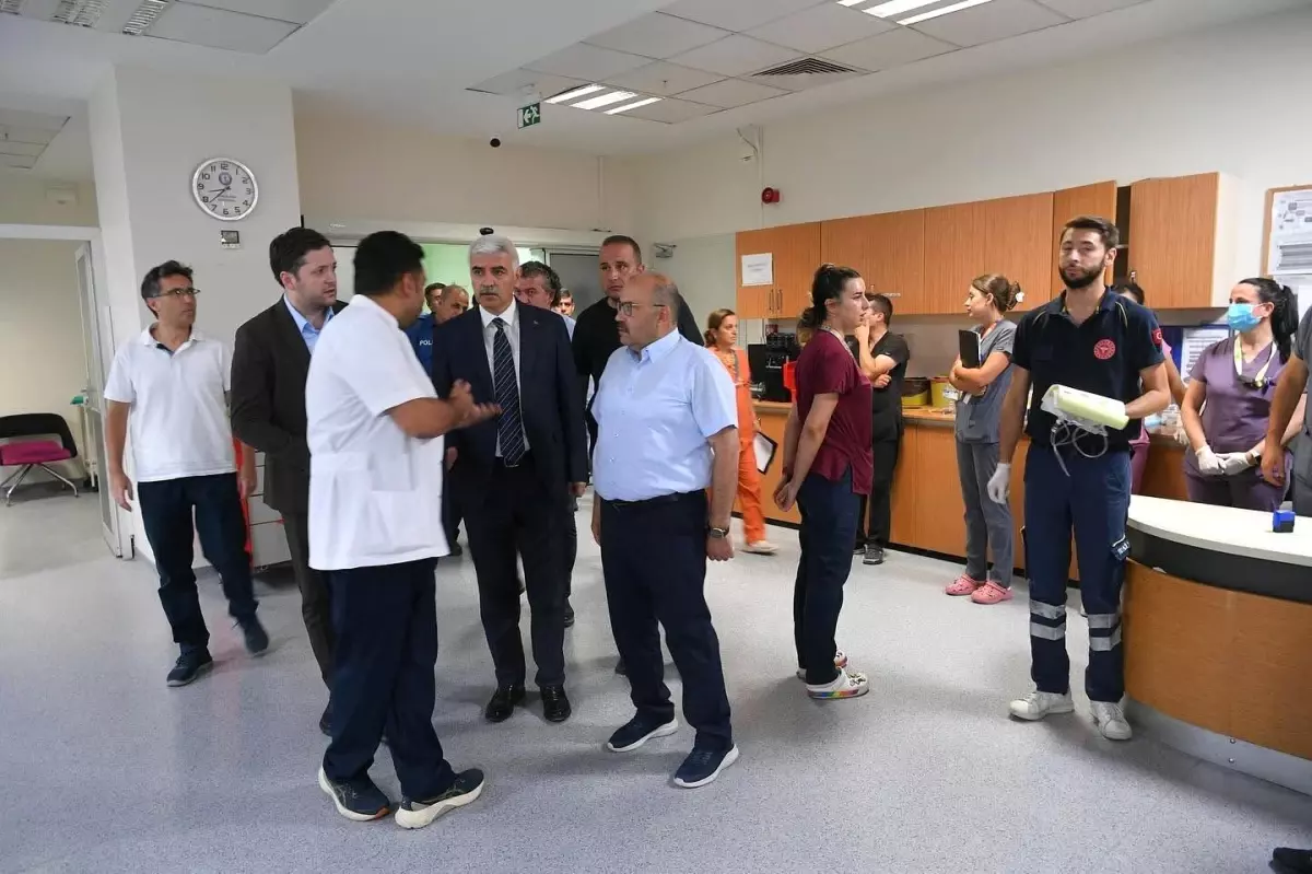 Vali Ustaoğlu, Otobüs Kazası Yarallarını Ziyaret Etti
