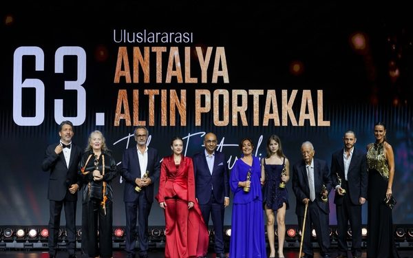 16 Yaşında Gelen Büyük Gurur: Leyla Cabas Altın Portakal’da Ödül Kucakladı!