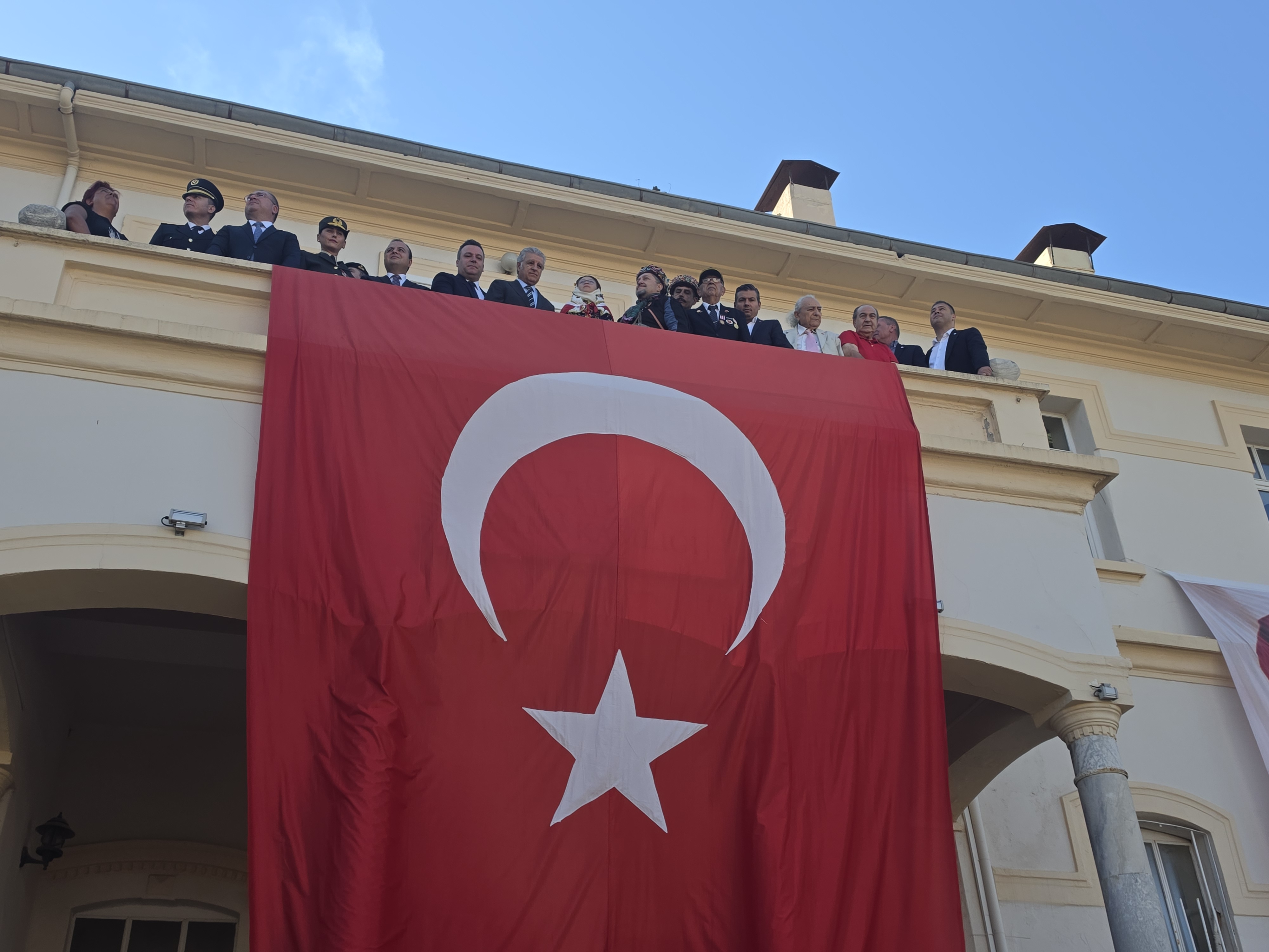 KUŞADASI’NDA 7 EYLÜL COŞKUSU: 104. YIL DÖNÜMÜNDE TARİHİ VE GURUR DOLU ANLAR