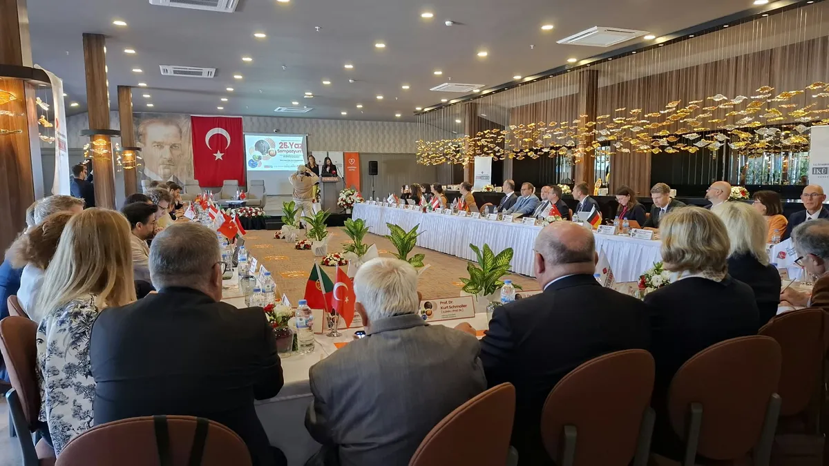 Uluslararası Hukukun Duayenleri Ege’de Buluştu: 25. İnsan Hakları Sempozyumu Kuşadası’nda Başladı