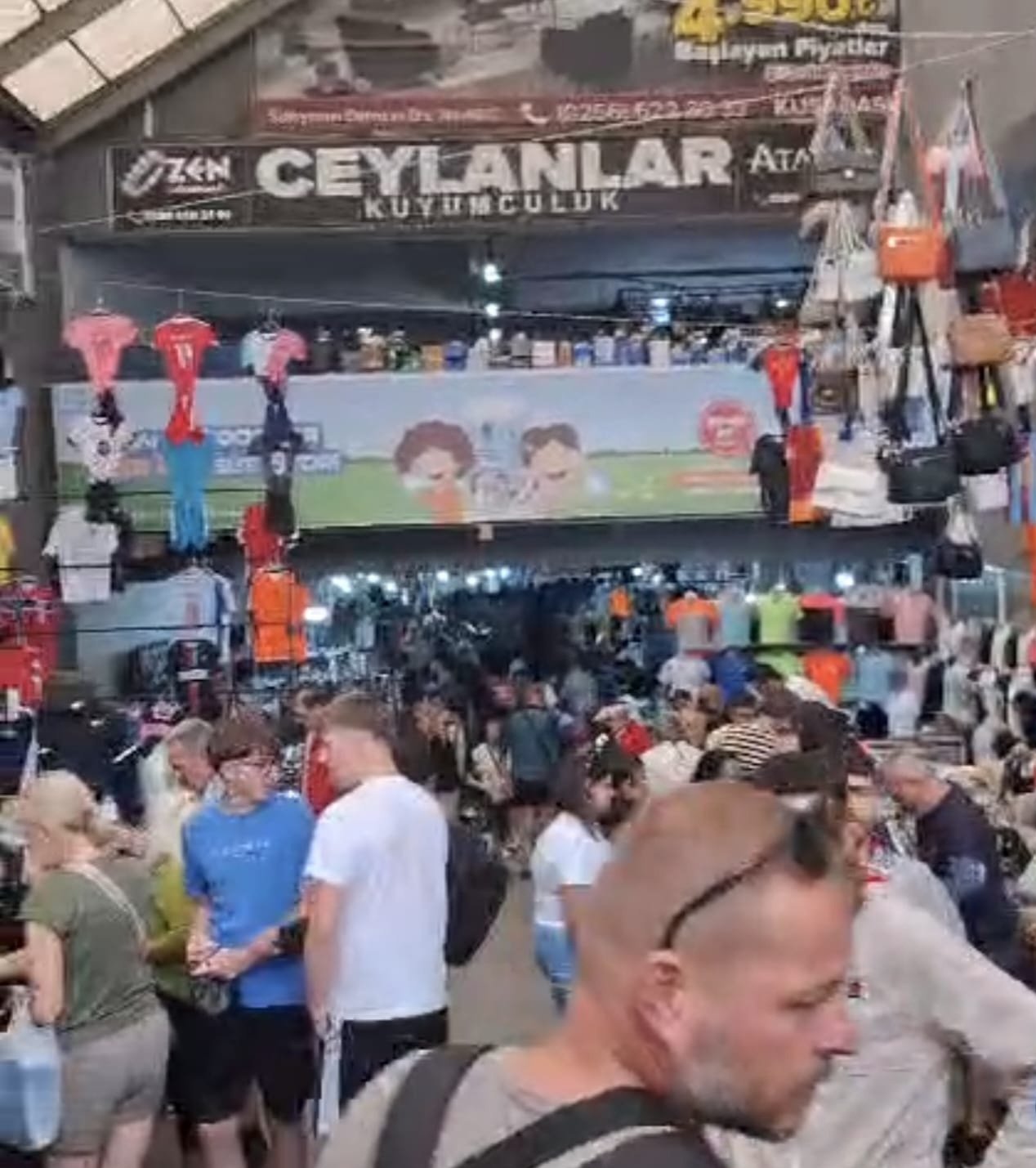 Kuşadası’nda Kruvaziyer Hareketliliği: Turistler Meryem Ana’yı Değil Çarşamba Pazarını Tercih Etti