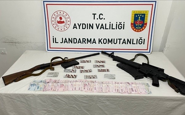Aydın’daki evden uyuşturucu ve silah çıktı