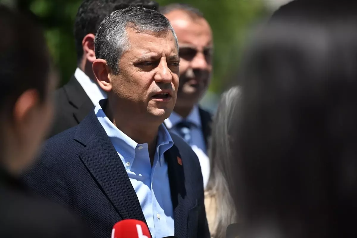 Baklava kutusundaki rüşvete Özel’den bomba yorum: Başımdan aşağı kaynar sular döküldü
