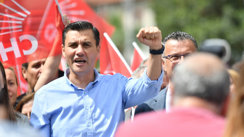 Manisa Büyükşehir Belediye Başkanı Ferdi Zeyrek elektrik çarpması sonucu hayatını kaybetti