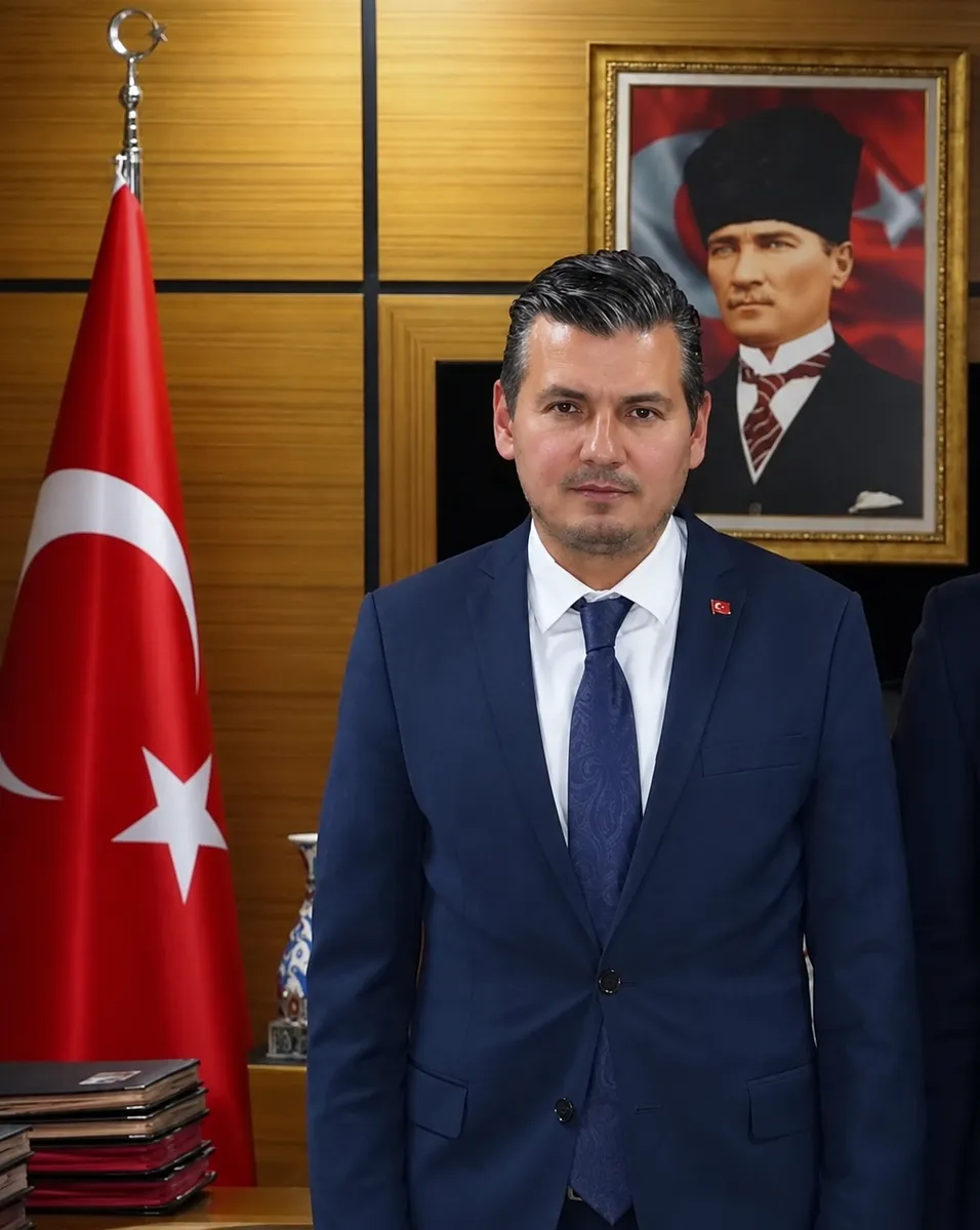 Davutlar Aykuştur Pazarı’nda Yangın: Sarıgöz “Zarar Gören Esnafın Yaraları En Kısa Zamanda Sarılacak”
