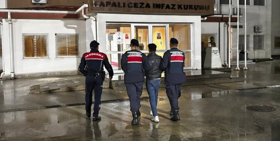 “Kuşadası’nda İnsanlık Dramı: Botta 30 Göçmen ve Organizatör Yakalandı”