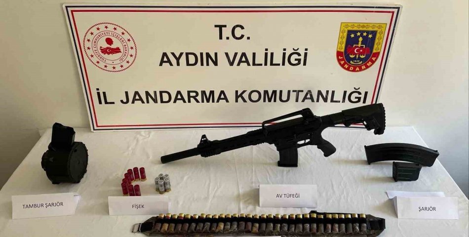 Kuşadası’nda Yol Kontrolünde Silah Operasyonu: Ruhsatsız Tüfek ve Fişekler Ele Geçirildi