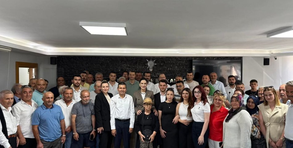 AK Parti Kuşadası’ndan Bayramda Birlik Mesajı: “Durmadan Milletimizin Yanındayız”